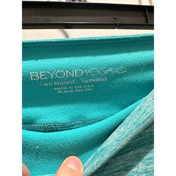 Beyond Yoga Essential Back Gather Green Cropped Leggings Size Small - Picture 3 of 5
